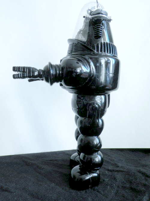 Robby the Robot model picture  